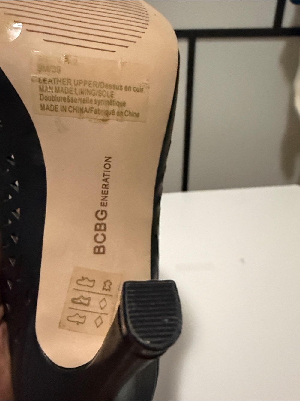 BCBGeneration Black Upper Leather Laser-Cut Pointed Toe Heels Size 9M/39 - Picture 9 of 15